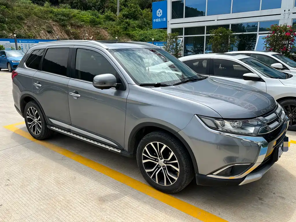 Mitsubishi Outlander 2015 — фото 3