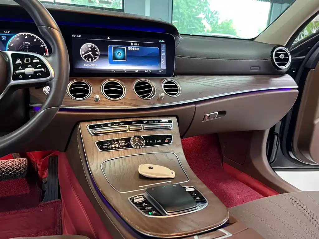 Mercedes-Benz E-Class 2020 — фото 13