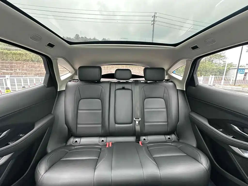 Jaguar E-PACE 2020 — фото 14