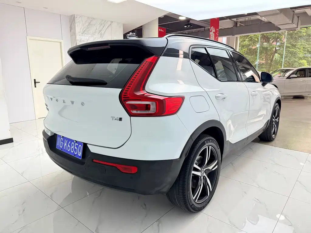 Volvo XC40 2021 — фото 7
