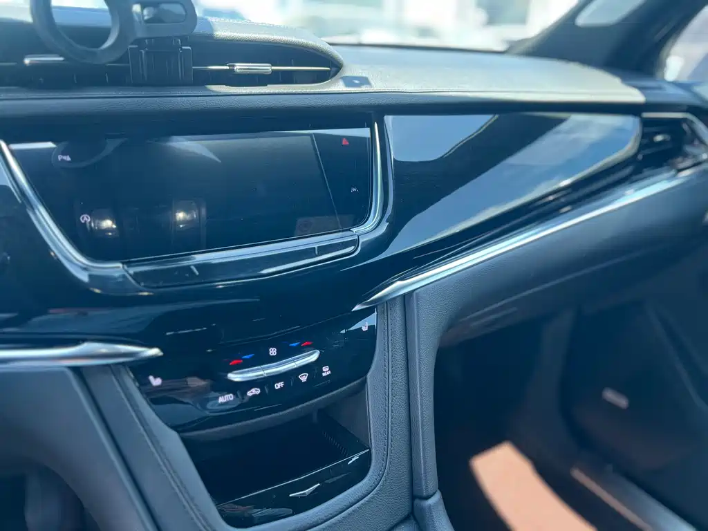 Cadillac XT6 2021 — фото 16