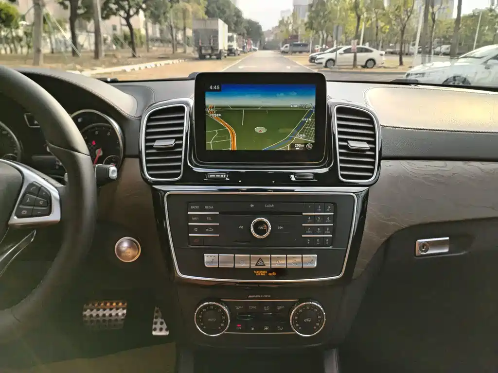 Mercedes-Benz GLE 2017 — фото 21