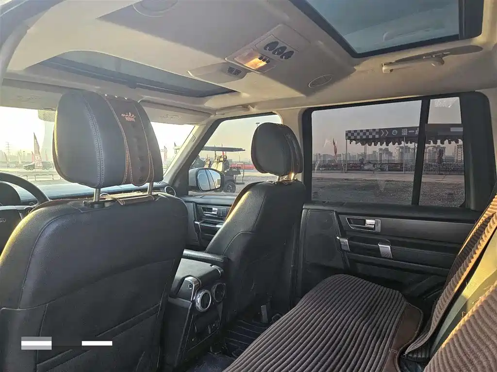 Land Rover Discovery 2015 — фото 9