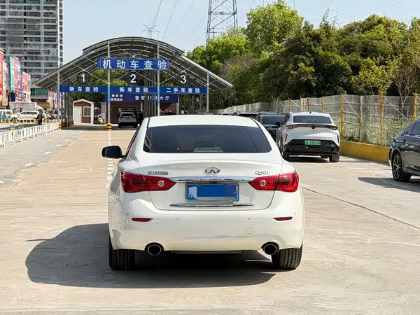 Infiniti Q50L 2015