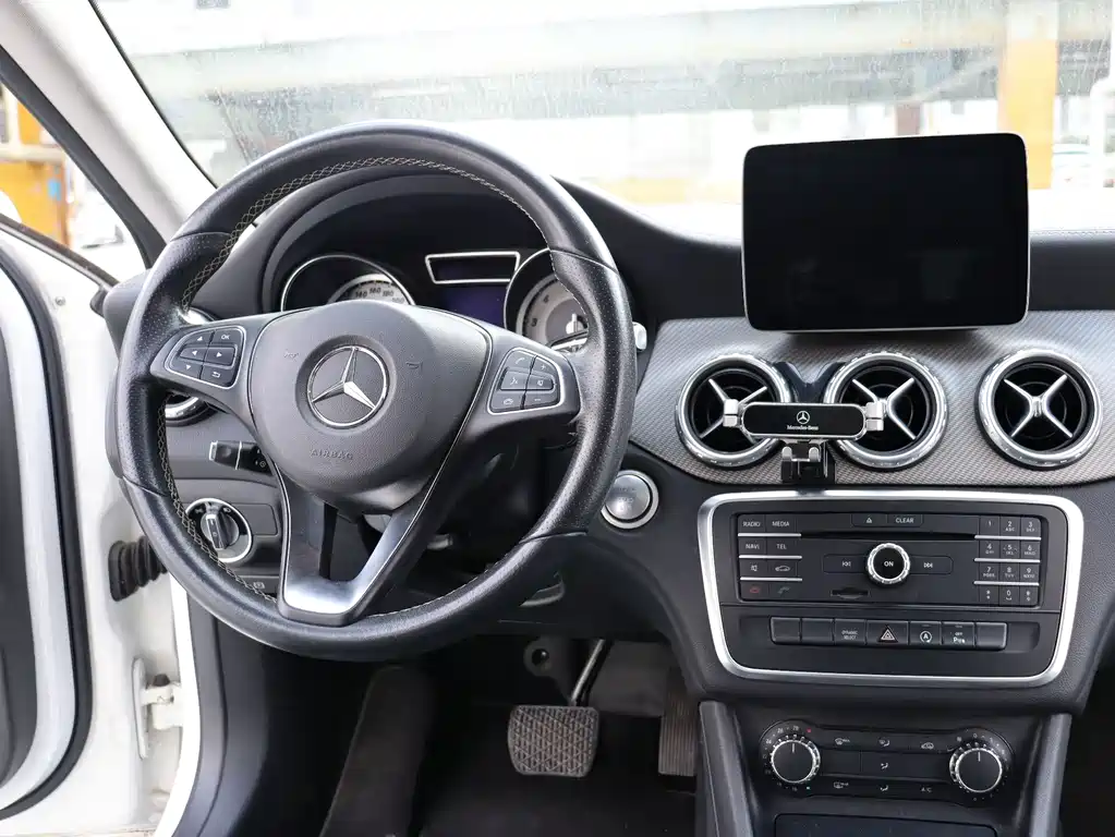 Mercedes-Benz GLA 2017 — фото 14