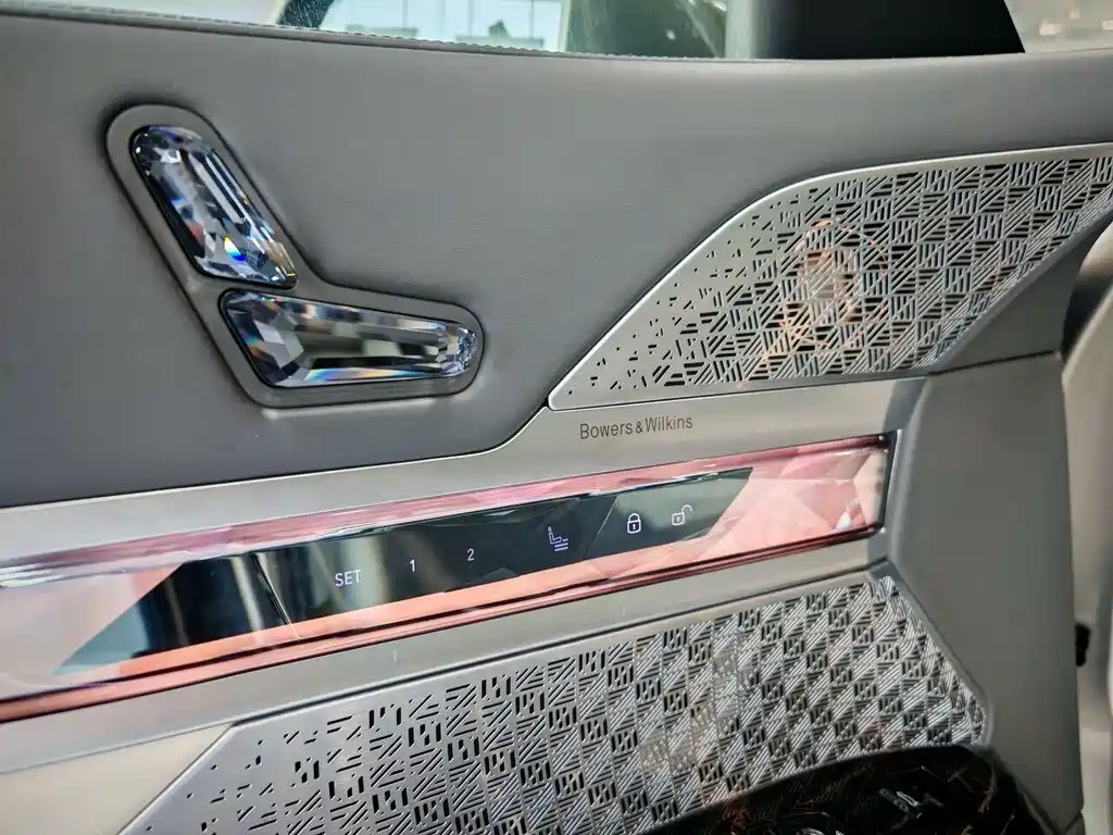 BMW i7 2022 — фото 26