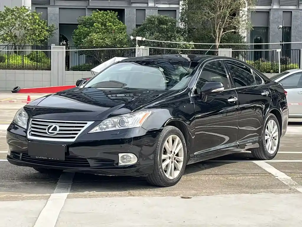 Lexus ES 2010 — фото 1