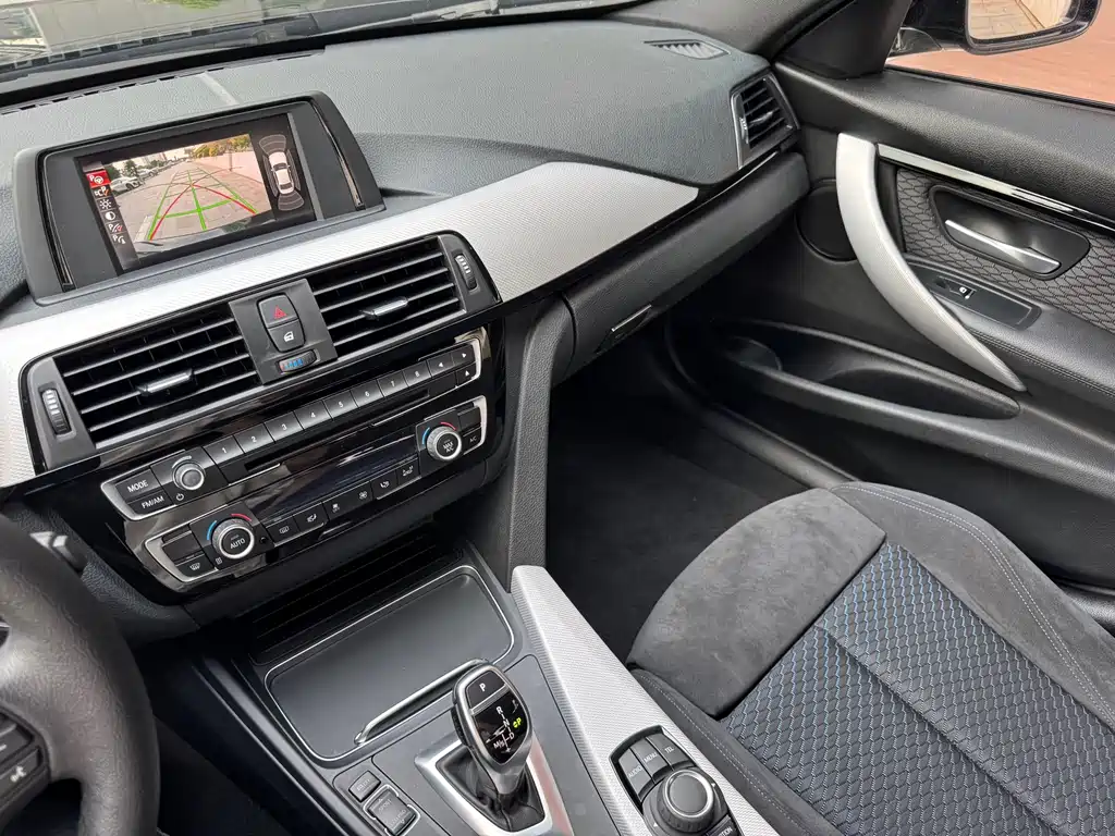 BMW 3 Series 2017 — фото 13