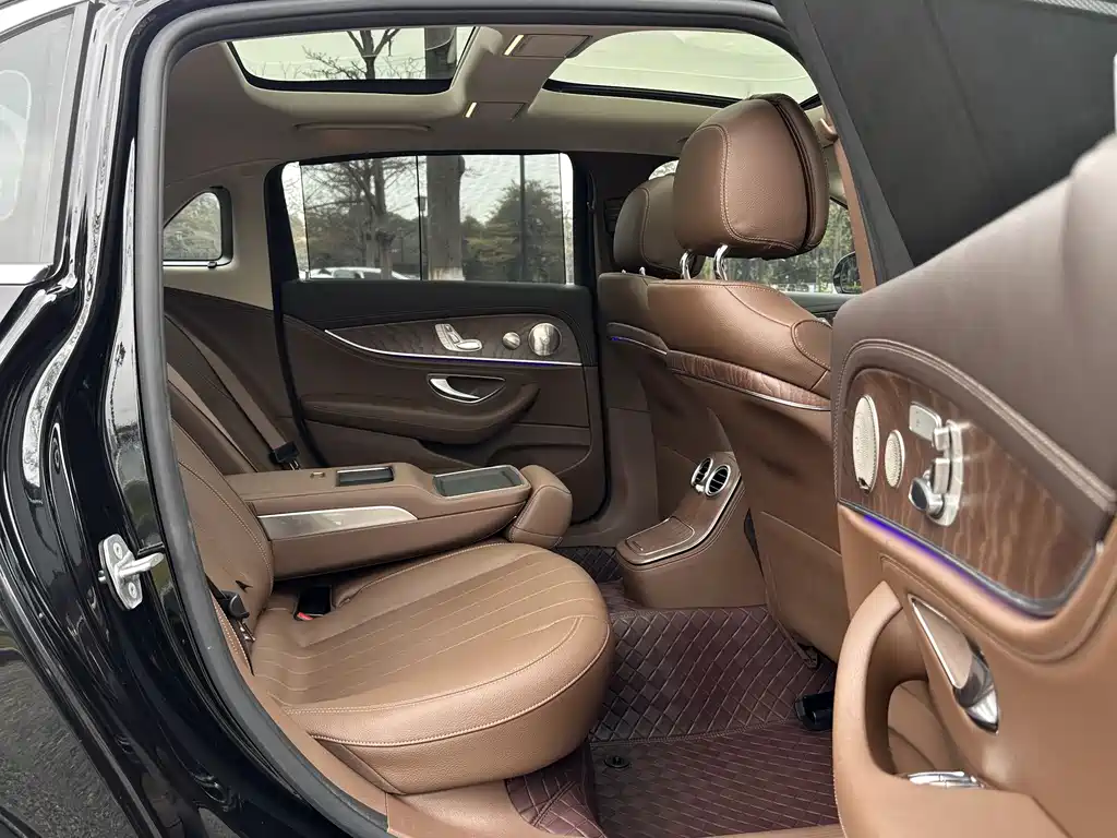 Mercedes-Benz E-Class 2022 — фото 16