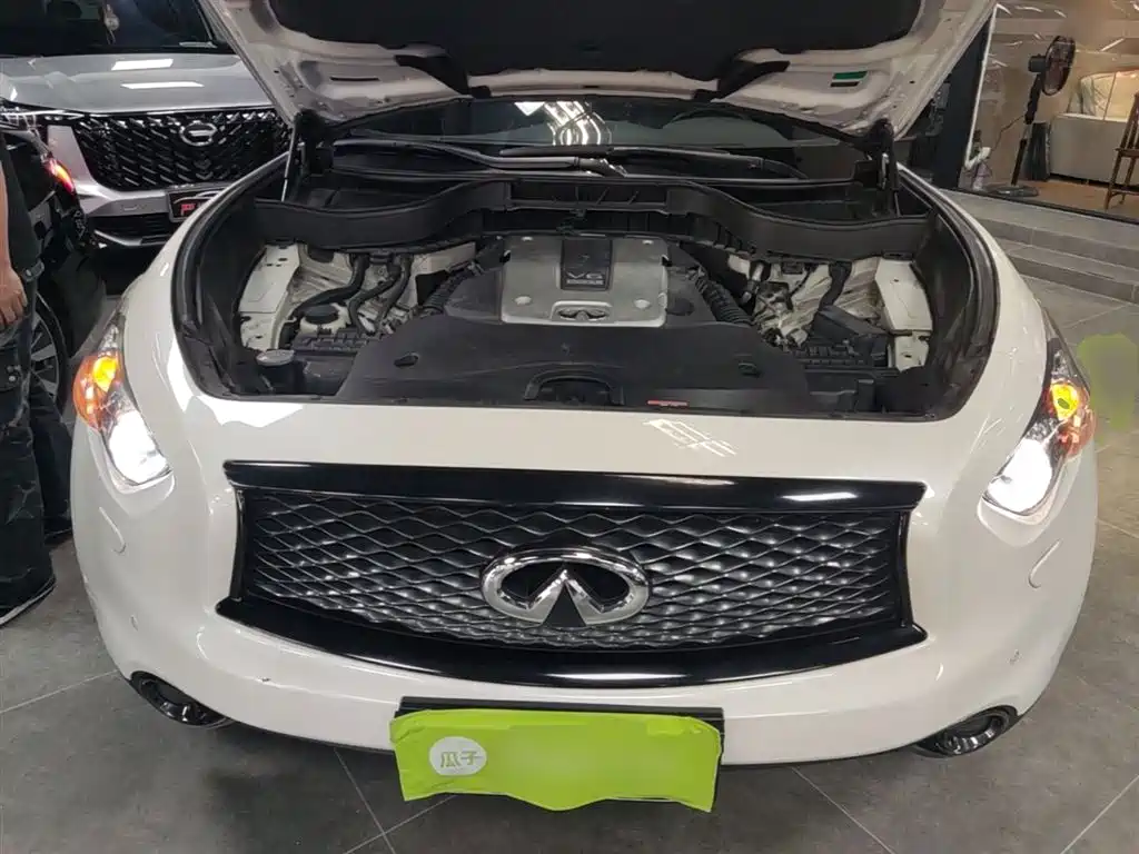 Infiniti QX70 2018 — фото 19