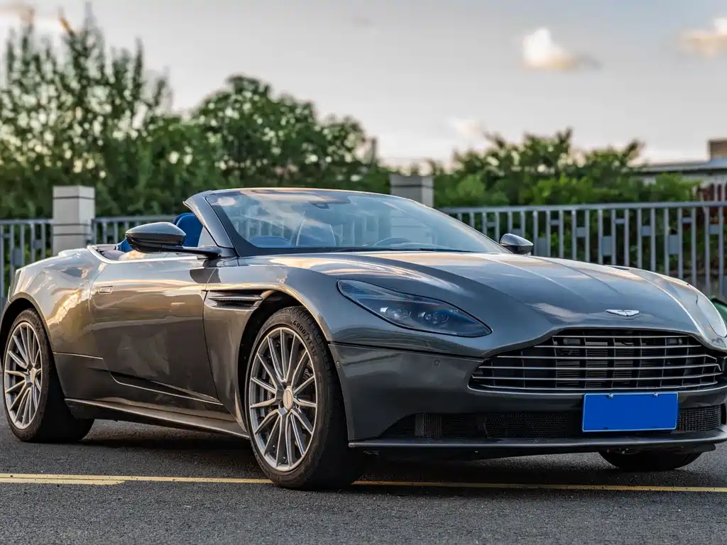 Aston Martin DB11 2018 — фото 3