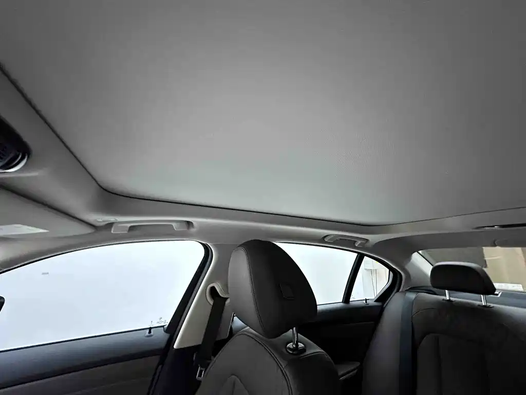 BMW 3 Series 2023 — фото 10