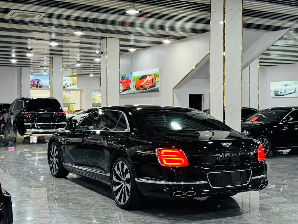 Bentley Flying Spur 2025 — фото 16
