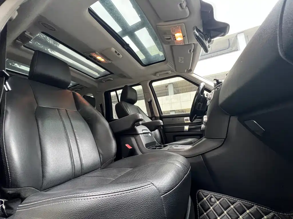 Land Rover Discovery 2015 — фото 9