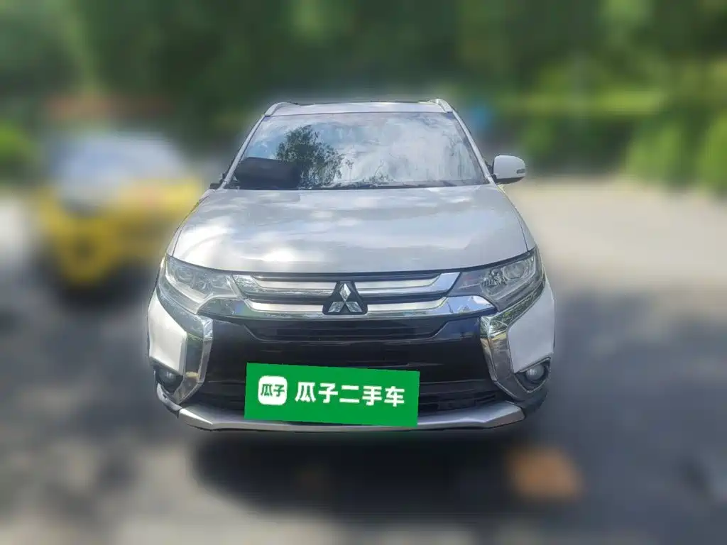 Mitsubishi Outlander 2018 — фото 24