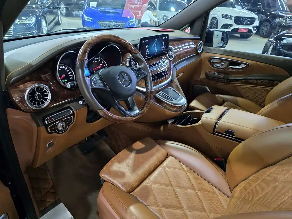 Mercedes-Benz V-Class 2022 — фото 10
