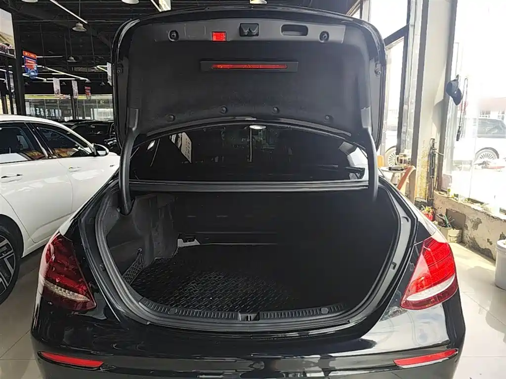 Mercedes-Benz E-Class 2020 — фото 19