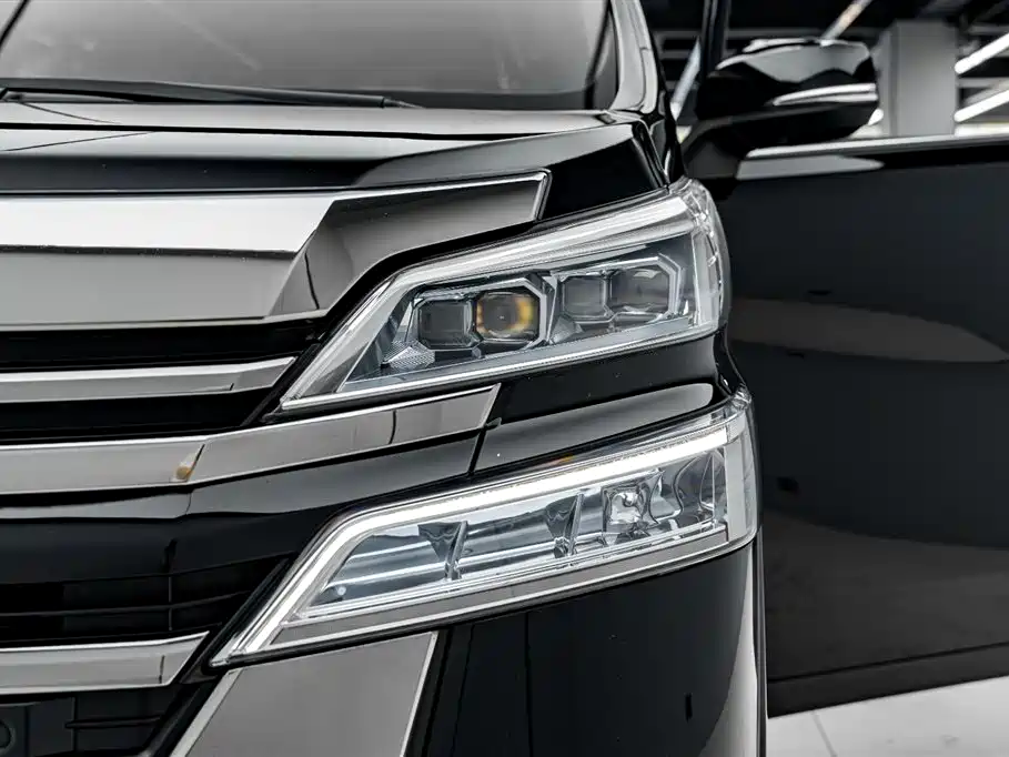 Toyota Vellfire 2022 — фото 37