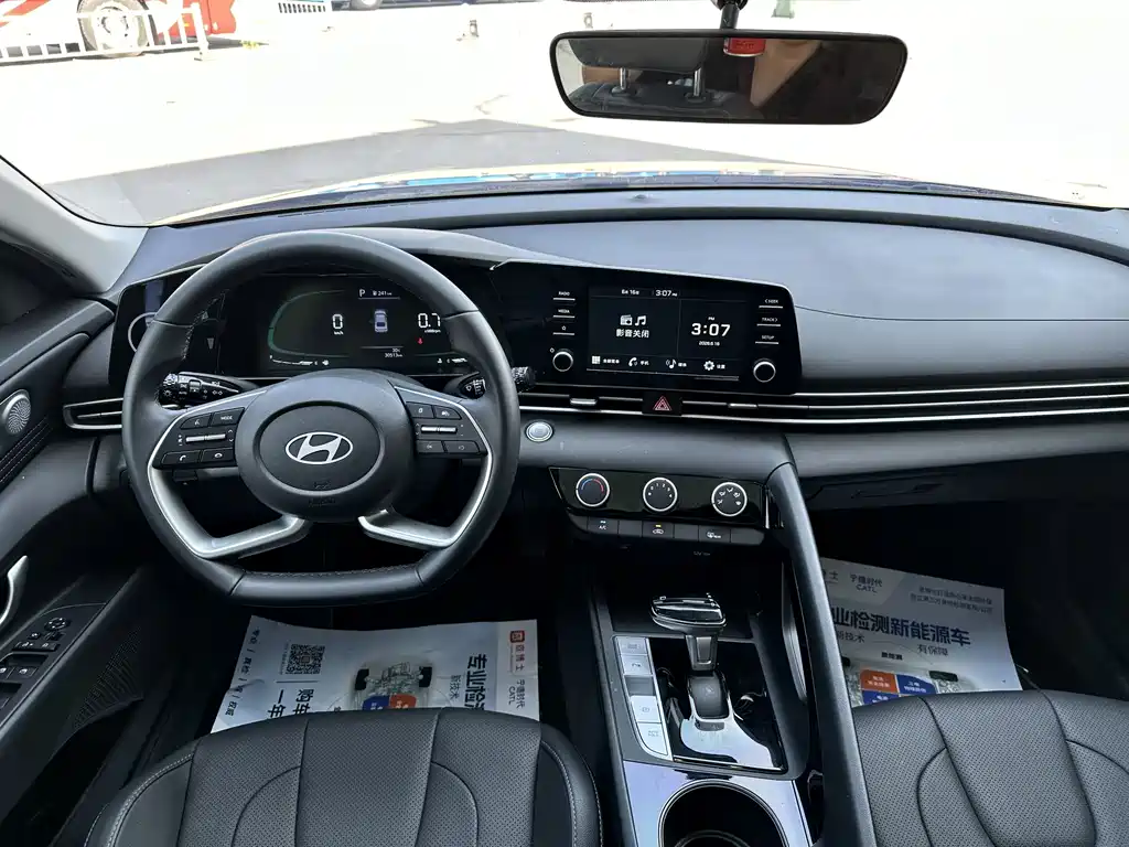 Hyundai Elantra 2023 — фото 6