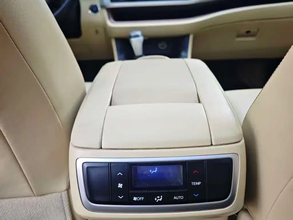 Toyota Highlander 2015 — фото 10