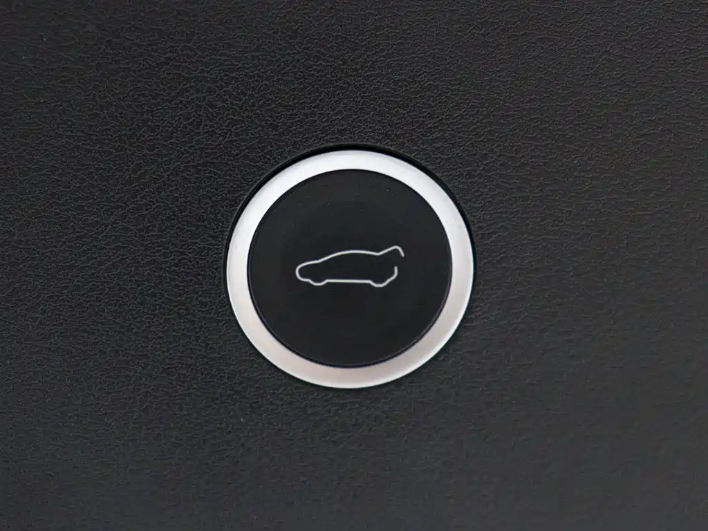 Tesla Model X 2017 — фото 9