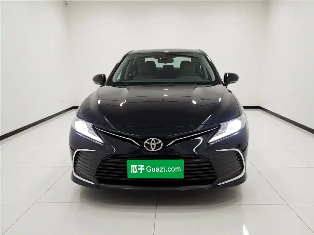 Toyota Camry 2023 — фото 3