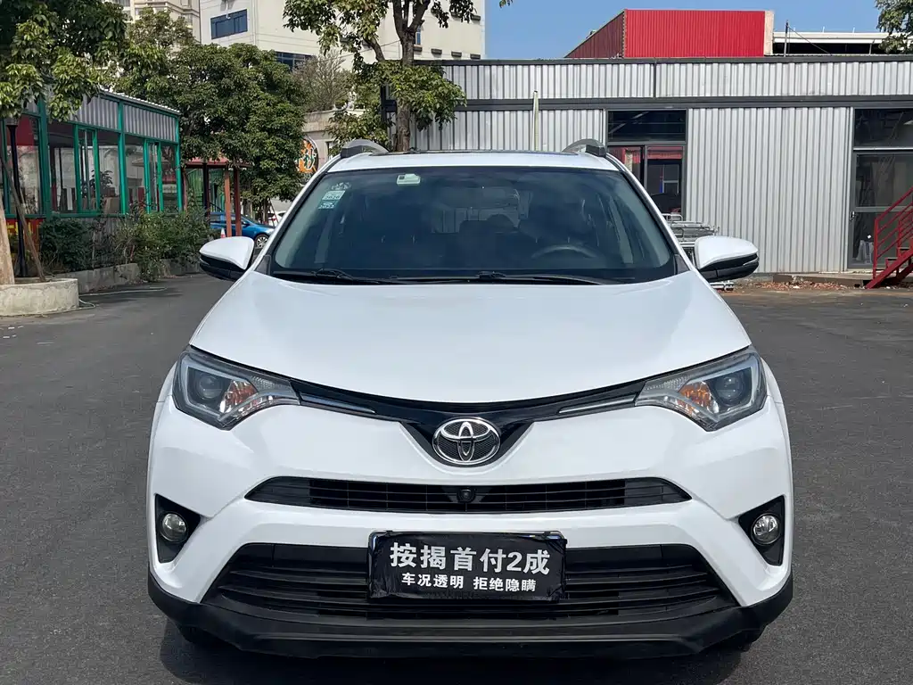 Toyota RAV4 2018 — фото 2
