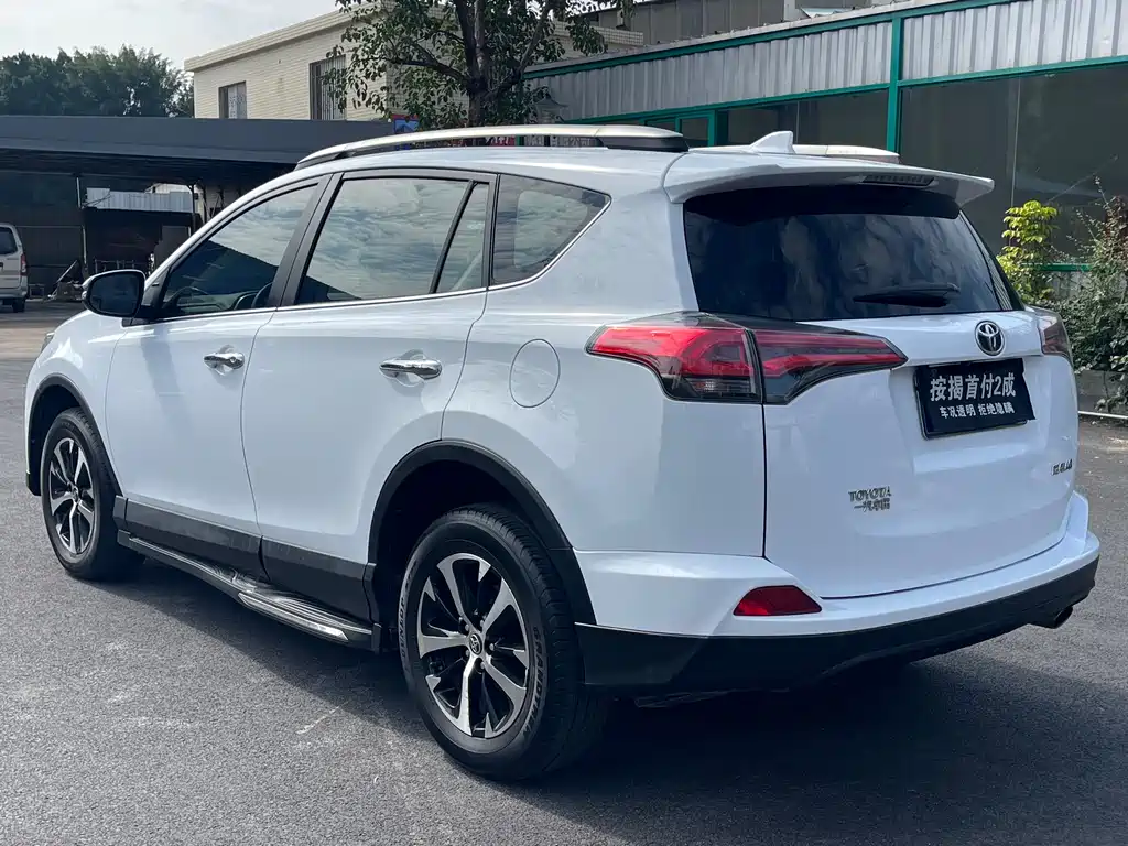 Toyota RAV4 2018 — фото 7