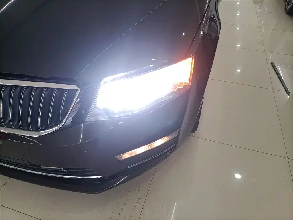 Skoda Octavia 2016 — фото 19