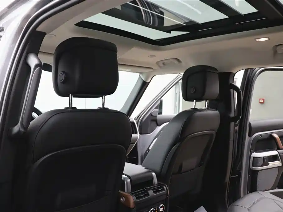 Land Rover Defender 2023 — фото 22
