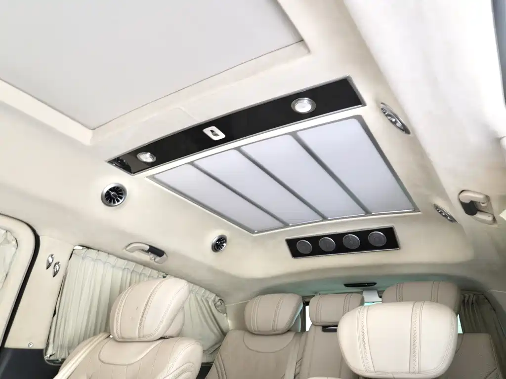 Mercedes-Benz V-Class 2020 — фото 15