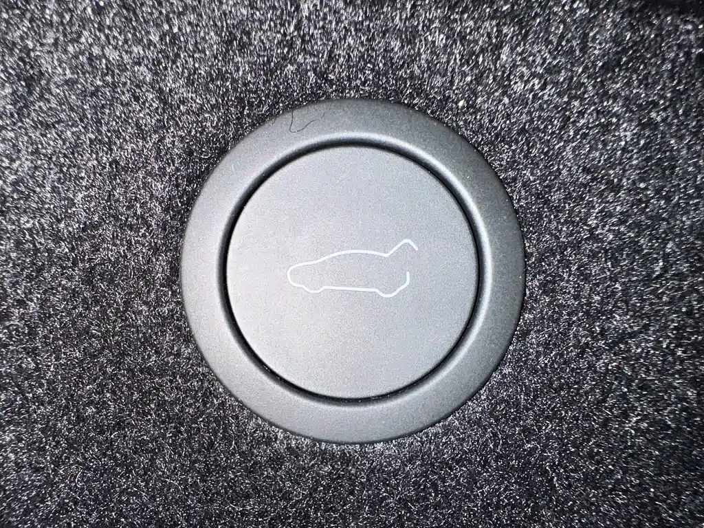 Tesla Model 3 2025 — фото 16