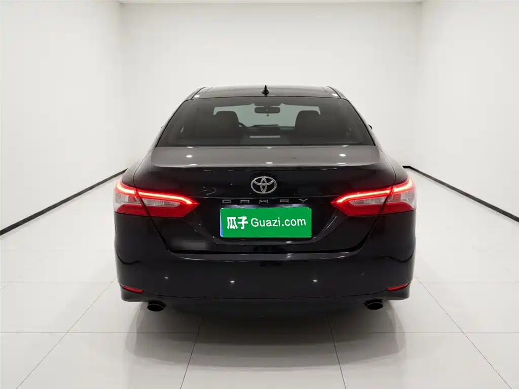 Toyota Camry 2023 — фото 6