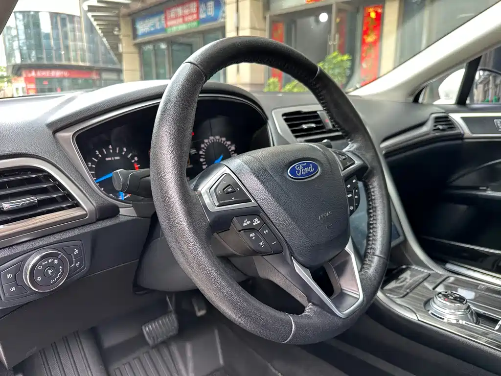 Ford Mondeo 2018 — фото 20