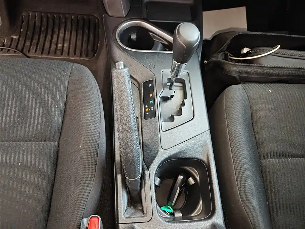 Toyota RAV4 2018 — фото 13