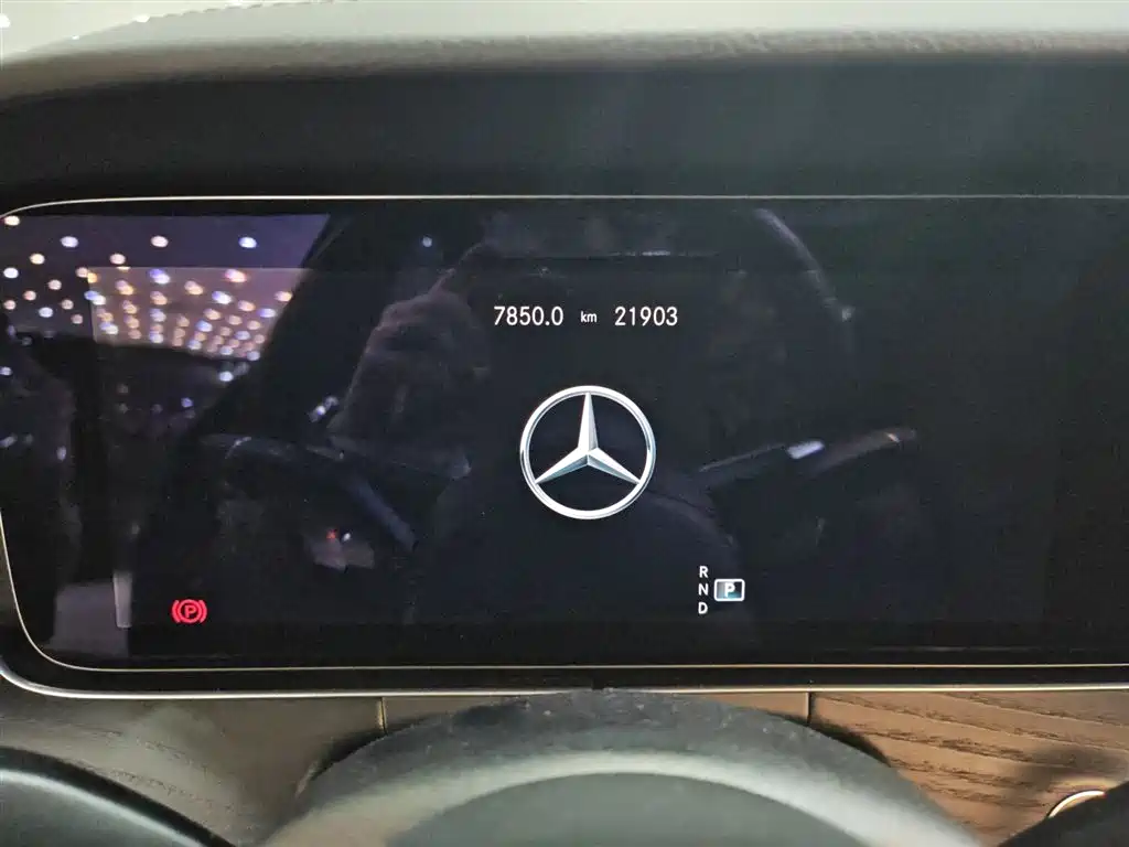 Mercedes-Benz E-Class 2022 — фото 12