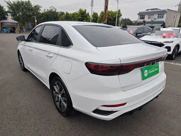 Geely Emgrand 2022
