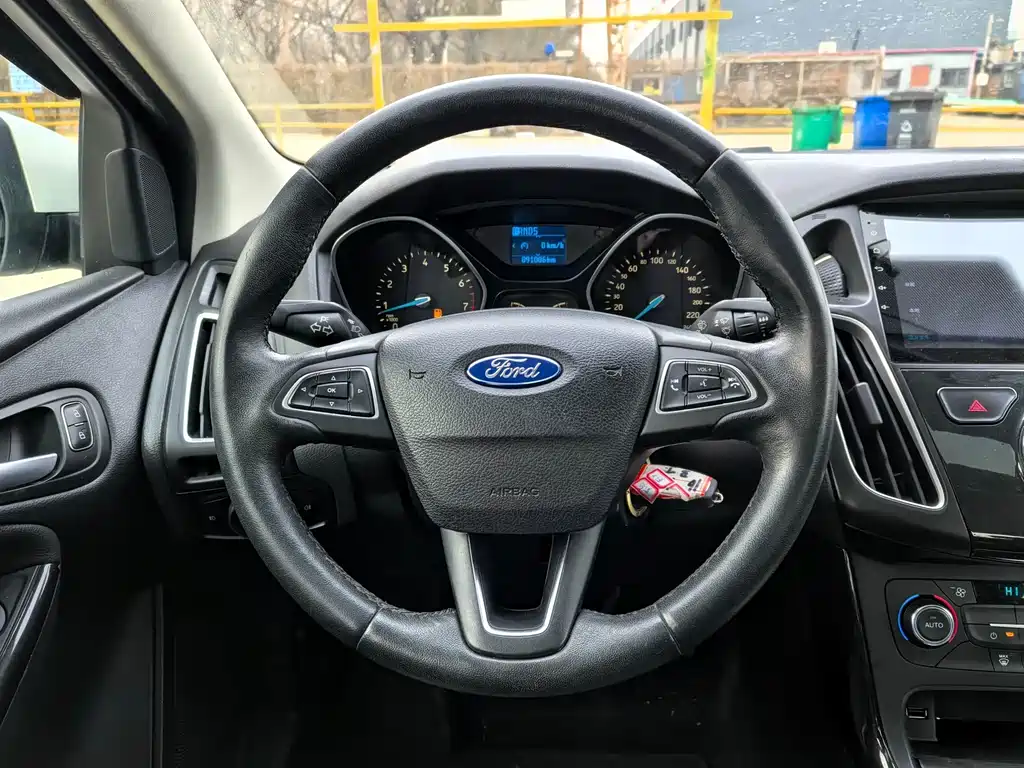 Ford Focus 2016 — фото 10