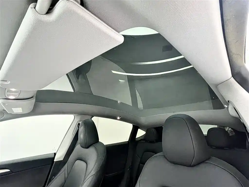 Tesla Model Y 2023 — фото 14