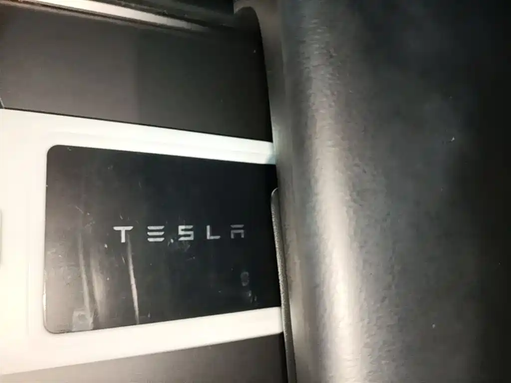 Tesla Model Y 2022 — фото 9