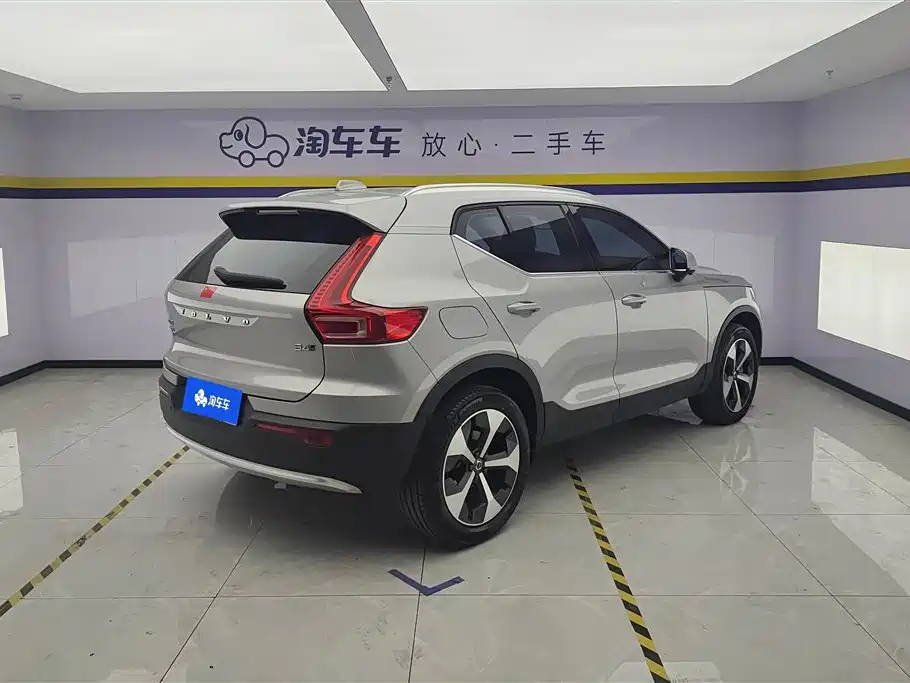 Volvo XC40 2023 — фото 3