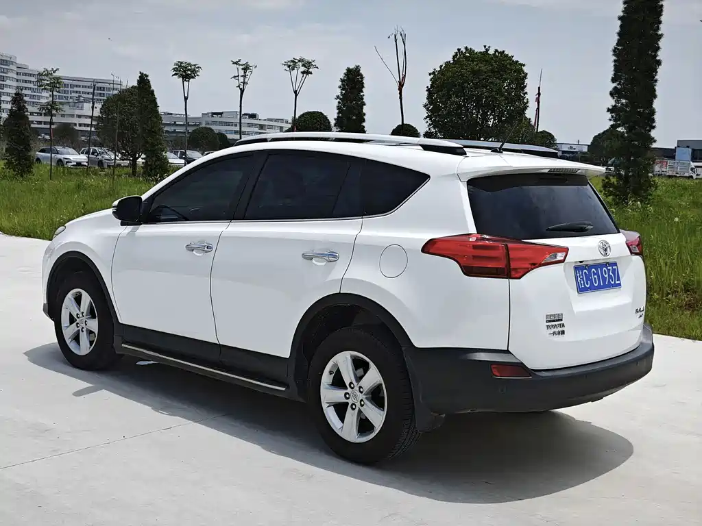 Toyota RAV4 2014 — фото 5