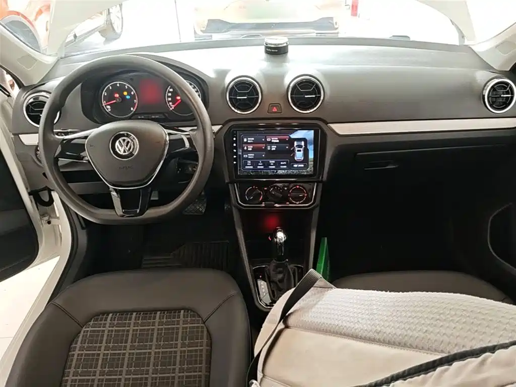 Volkswagen Jetta 2018 — фото 10