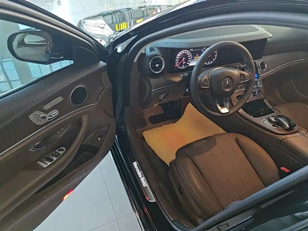 Mercedes-Benz E-Class 2018 — фото 16