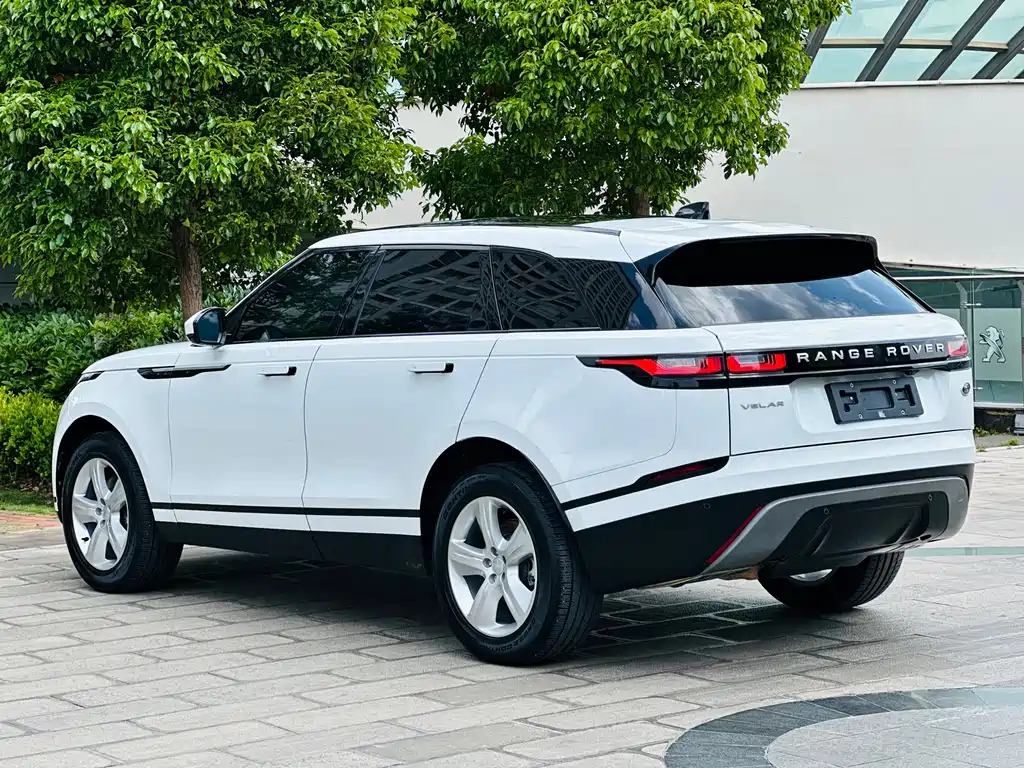 Land Rover Velar 2023 — фото 10