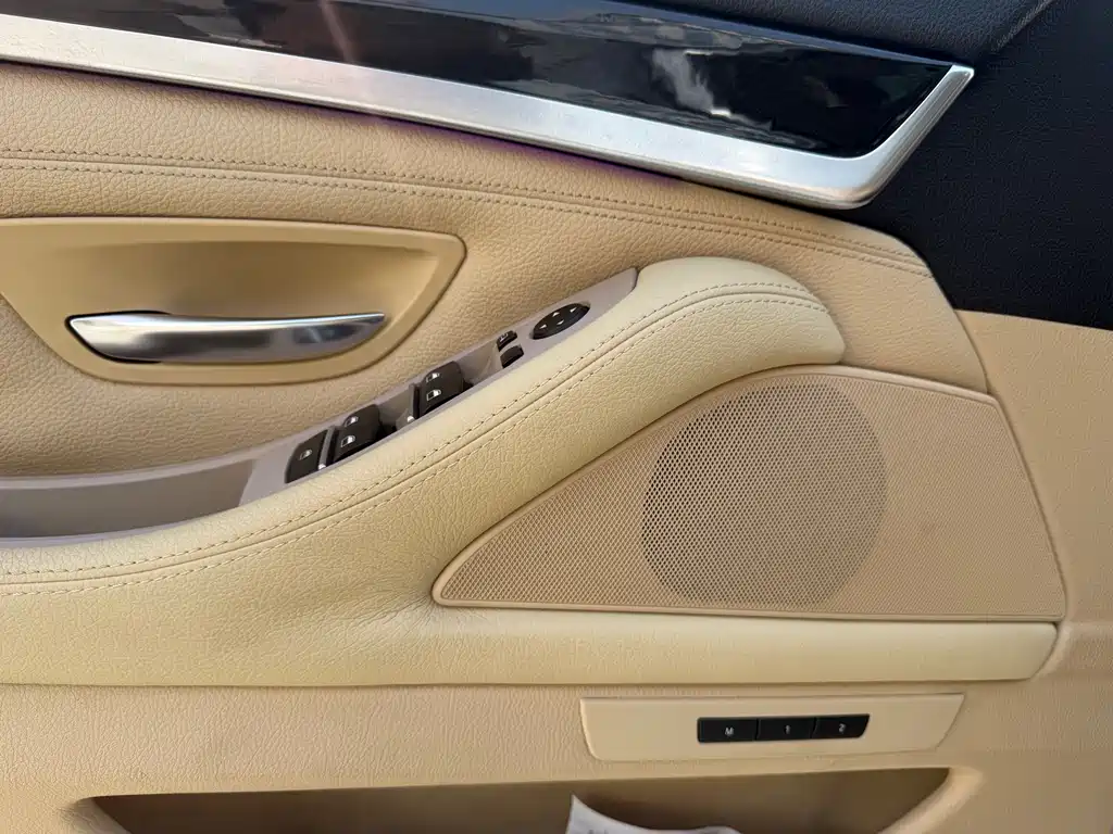 BMW 5 Series 2011 — фото 14