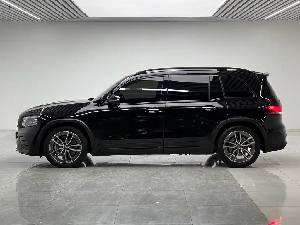 Mercedes-Benz GLB AMG 2022 — фото 7