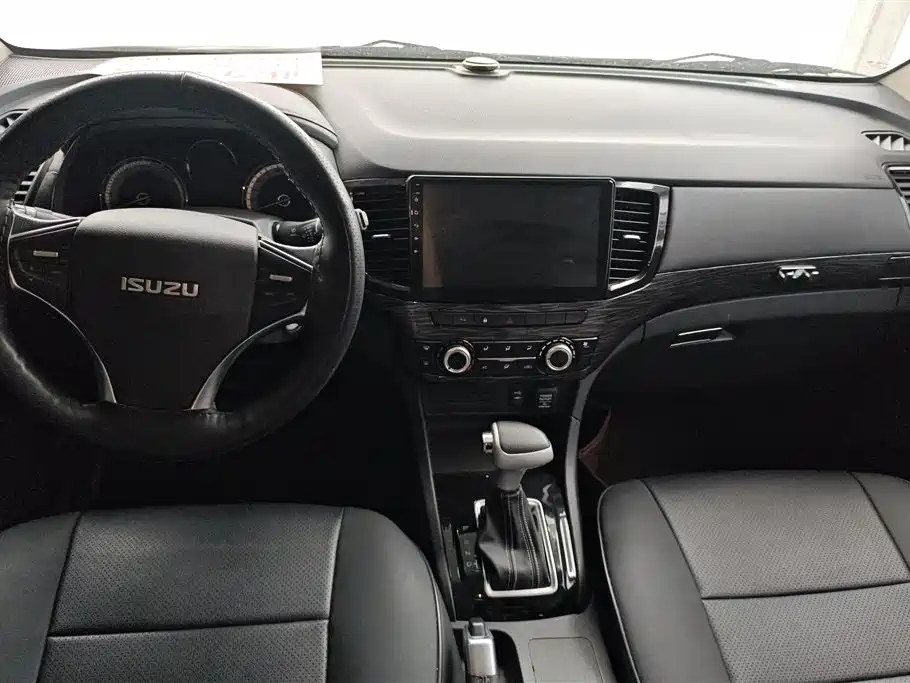 Isuzu MU-X 2018 — фото 12