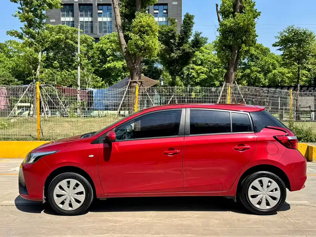Toyota Yaris L 2020 — фото 3