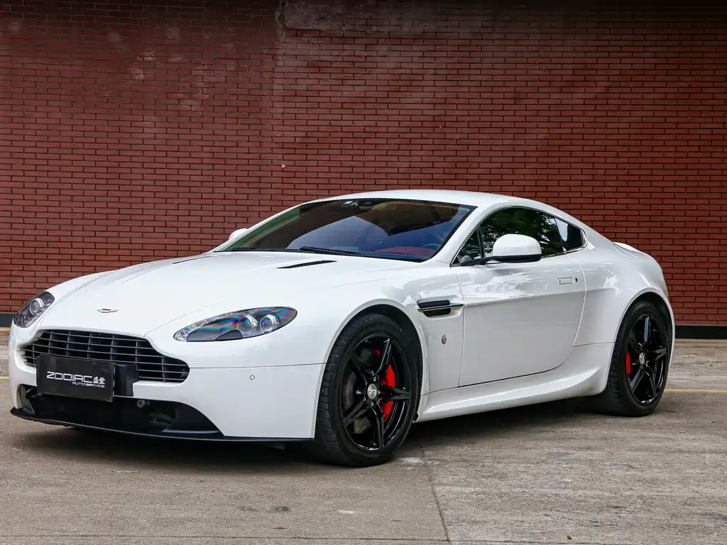 Aston Martin V8 Vantage 2016